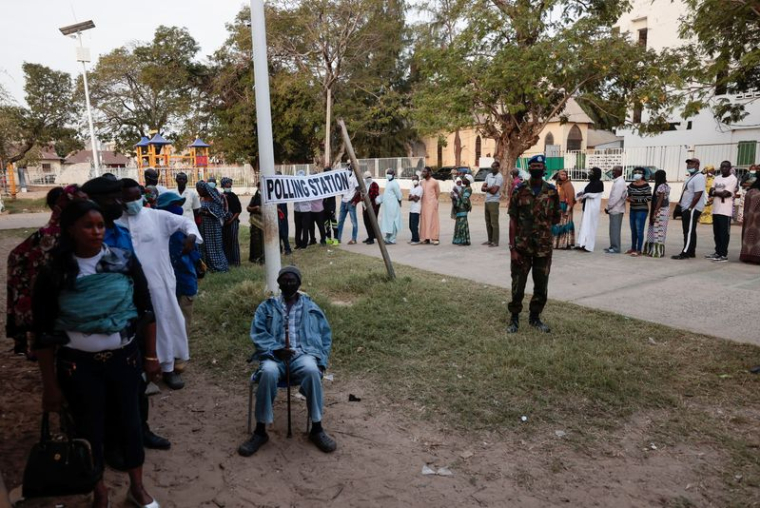 LES GAMBIENS ÉLISENT LEUR PRÉSIDENT