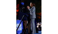 La candidate démocrate à l'élection présidentielle Kamala Harris fait campagne à Ann Arbor