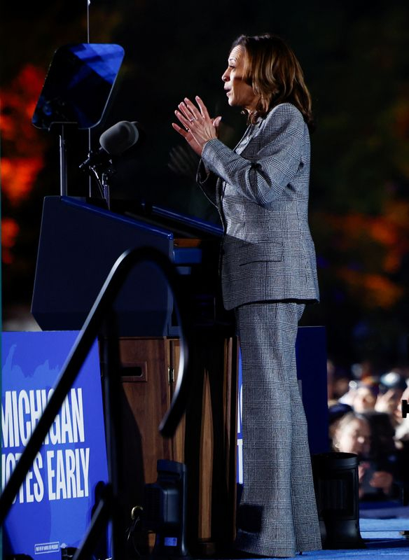 La candidate démocrate à l'élection présidentielle Kamala Harris fait campagne à Ann Arbor