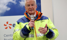 Bruno Le Maire à la centrale nucléaire de Gravelines ce lundi 15 janvier 2024. ( AFP / FRANCOIS LO PRESTI )