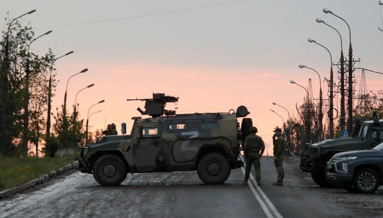 LA RUSSIE AFFIRME QUE PRÈS DE 2.000 COMBATTANTS UKRAINIENS D'AZOVSTAL SE SONT RENDUS