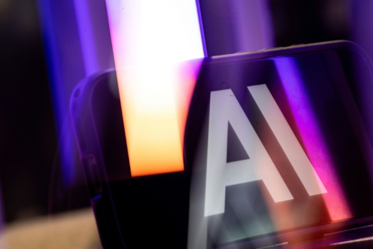 Trois maîtres de l'informatique théorique racontent à l'AFP les effets vertigineux de ces percées de l'IA, qui se multiplient et secouent la communauté scientifique ( AFP / ANDREJ IVANOV )