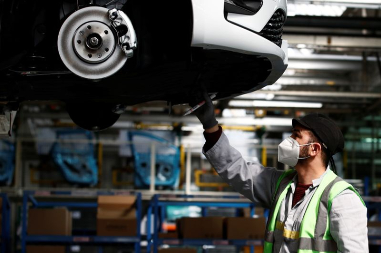 FRANCE: IMMATRICULATIONS DE VOITURES NEUVES EN BAISSE DE 27,03% EN NOVEMBRE, SELON LE CCFA