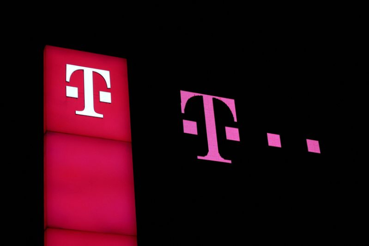 Photo d'archives du logo de Deutsche Telekom au siège de la société à Bonn