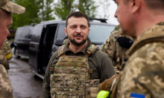 UKRAINE: ZELENSKY S'ATTEND À RECEVOIR DAVANTAGE D'ARMES ALORS QUE LE CONFLIT EN EST À SON 100E JOUR