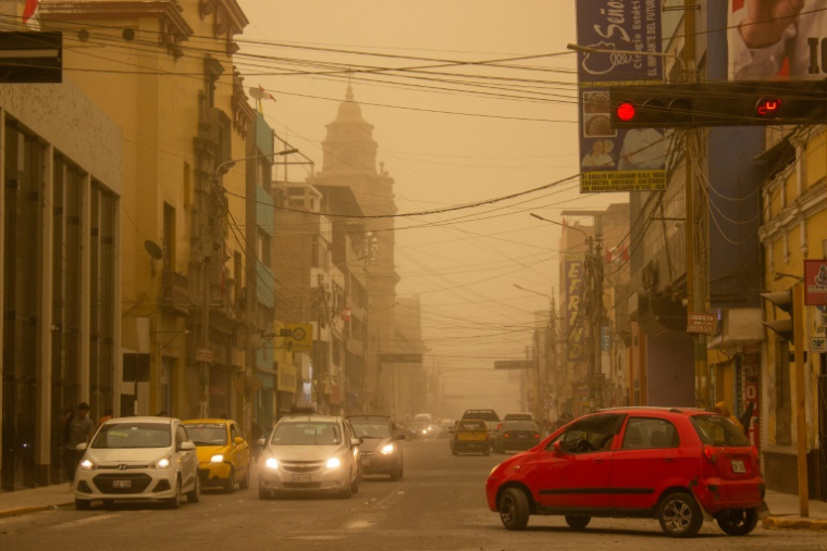 Tempête de sable et de poussière dans la ville d'Ica, dans le sud du Pérou, le 31 juillet 2025 ( AFP / Fredy Q Martinez )