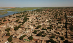Une vue aérienne montre une vue d'ensemble de Gao, au Mali, le 26 novembre 2019.Des tirs ont secoué le 25 avril 2026 plusieurs localités de ce pays dirigé par une junte. Des combats ont également été entendus à Gao (nord), et à Sevare (sud) ( AFP / Souleymane AG ANARA )