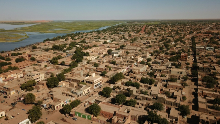 Une vue aérienne montre une vue d'ensemble de Gao, au Mali, le 26 novembre 2019.Des tirs ont secoué le 25 avril 2026 plusieurs localités de ce pays dirigé par une junte. Des combats ont également été entendus à Gao (nord), et à Sevare (sud) ( AFP / Souleymane AG ANARA )