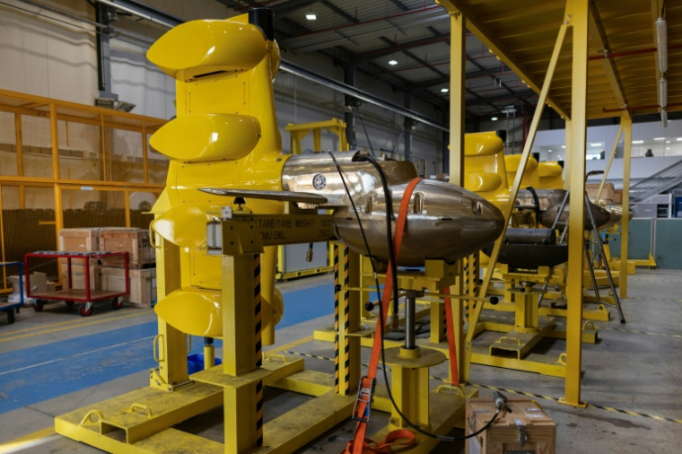 Atelier d'assemblage des sonars Captas de Thales à Brest, le 1er octobre 2025 ( AFP / Fred TANNEAU )