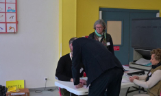 Municipales: l'ancien Premier ministre Édouard Philippe vote au Havre