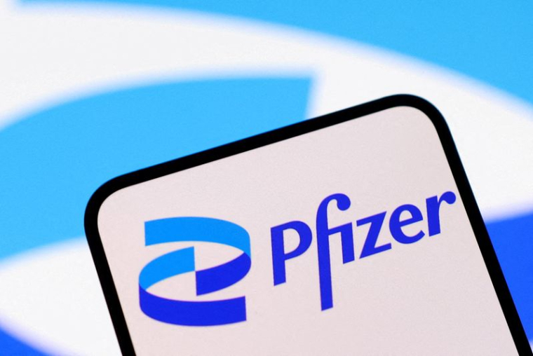 Le logo de Pfizer est visible