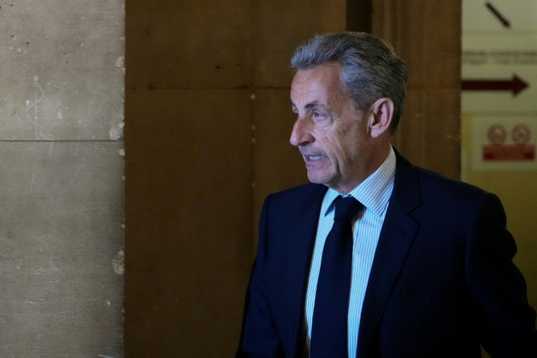 L'ancien président Nicolas Sarkozy arrive au palais de justice de Paris le 29 avril 2026 ( AFP / Dimitar DILKOFF )