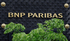 Le logo de BNP Paribas est visible sur un bâtiment de la banque à Paris