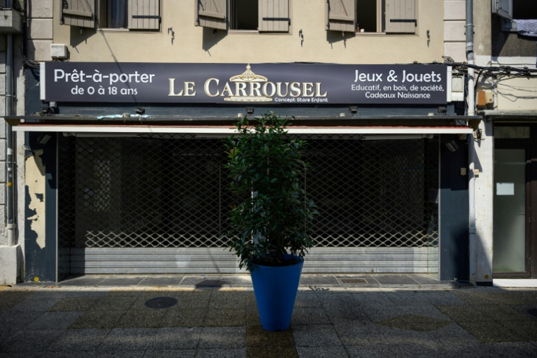 Un commerce fermé à Saint-Gaudens le 29 juillet 2026 ( AFP / Lionel BONAVENTURE )