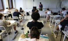 Pendant l'épreuve de philosophie du bac dans un lycée de Toulouse, le 15 juin 2026 ( AFP / Valentine CHAPUIS )