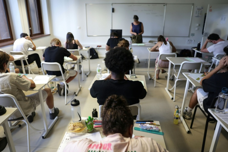 Pendant l'épreuve de philosophie du bac dans un lycée de Toulouse, le 15 juin 2026 ( AFP / Valentine CHAPUIS )