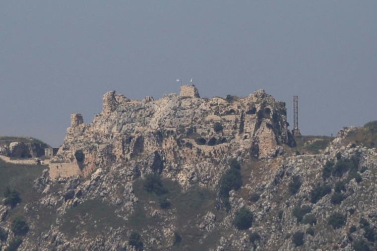 Un drapeau israélien sur le château médiéval de Beaufort, au Liban, le 1er juin 2026 ( AFP / - )