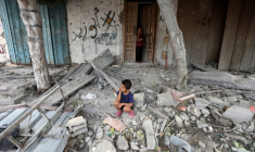 Site d'une frappe israélienne sur une maison du camp de réfugiés de Maghazi, dans le centre de la bande de Gaza