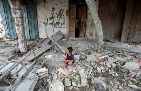 Site d'une frappe israélienne sur une maison du camp de réfugiés de Maghazi, dans le centre de la bande de Gaza