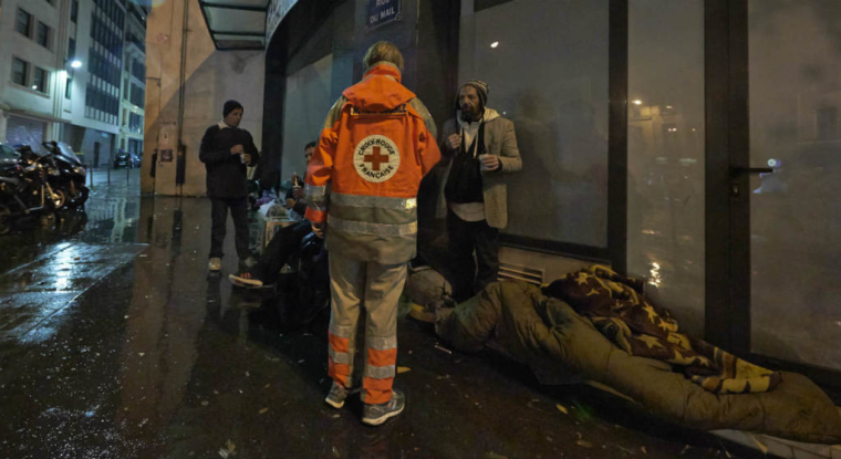 Les dons aux associations donnent droit à des réductions d'impôts. (© cc Croix-Rouge française)