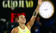 Tennis - Open d'Australie - Melbourne Park, Melbourne, Australie - La Biélorusse Aryna Sabalenka célèbre sa victoire en demi-finale contre l'Espagnole Paula Badosa.