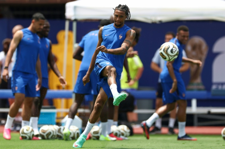 Michael Olise à l'entraînement avec l'équipe de France lundi à la Southern Methodist University (SMU) près de Dallas, au Texas, avant la demi-finale du Mondial contre l'Espagne mardi. ( AFP / FRANCK FIFE )