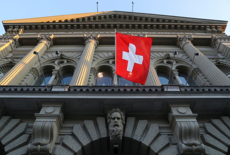 LA SUISSE GÈLE PLUS DE 5,6 MILLIARDS D'EUROS D'AVOIRS RUSSES
