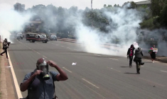 Kenya: des coups de feu entendus et du gaz lacrymogène lancés lors d'une manifestation