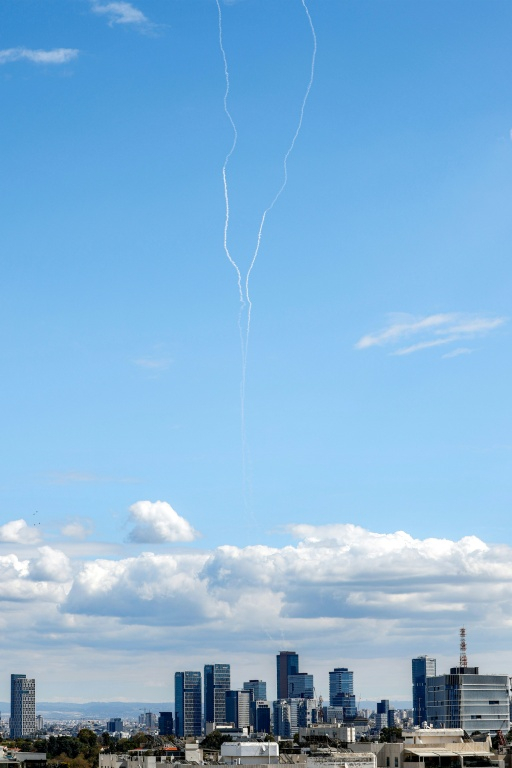 Le système de défense antimissile israélien Dôme de fer en action dans le ciel de Jérusalem, le 28 février 2026 ( AFP / Jack GUEZ )