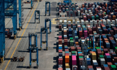 Des containers au port de Fos-sur-Mer (illustration) ( AFP / CLEMENT MAHOUDEAU )