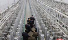 Le dirigeant nord-coréen Kim Jong Un visite la base de production de matériel nucléaire du pays