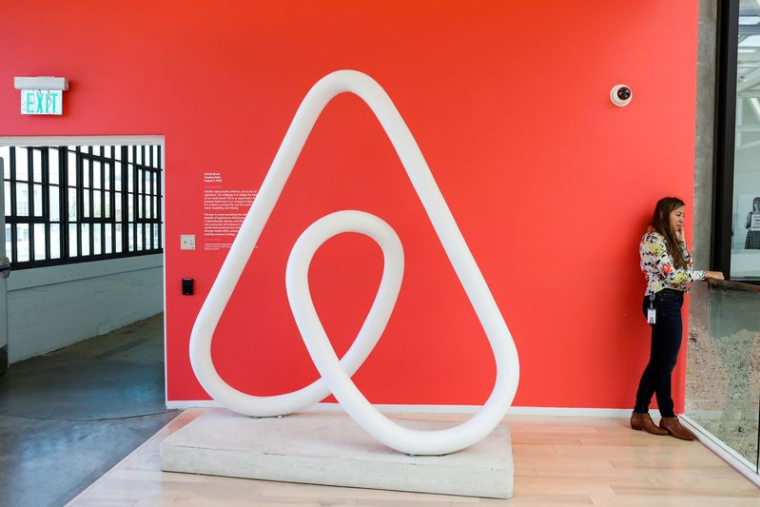 AIRBNB VEUT SÉVIR CONTRE LES LOCATIONS FESTIVES PENDANT LA NUIT DU 31 DÉCEMBRE
