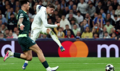 Le milieu de terrain uruguayen du Real Madrid Federico Valverde  (à droite), auteur d'un triplé contre Manchester City en 8e aller de la Ligue des champions, le 11 mars 2026 au stade Bernabéu ( AFP / Pierre-Philippe MARCOU )