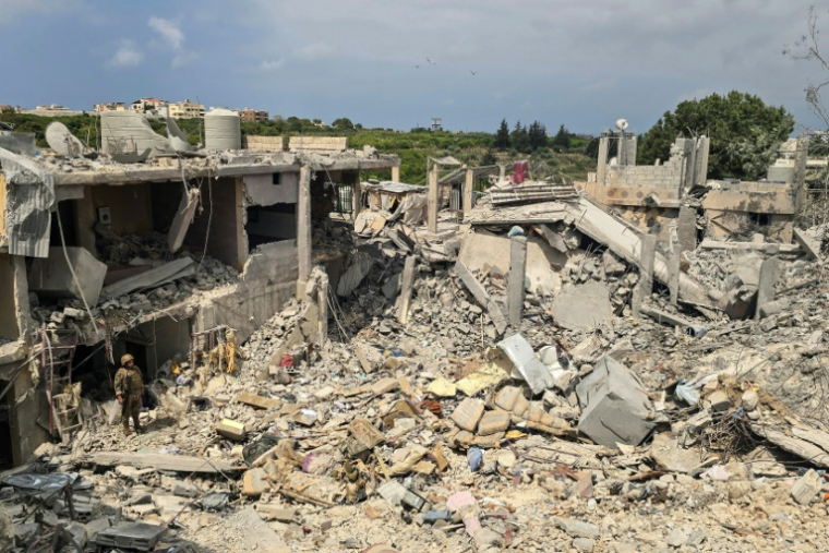 Un immeuble détruit par une frappe israélienne à Burj al-Shamali, dans le sud du Liban, le 27 mai 2026 ( AFP / KAWNAT HAJU )
