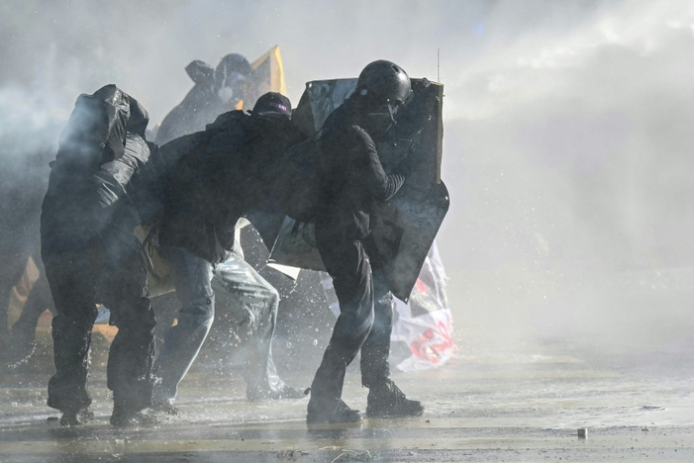 Lors de la manifestation "No-G7" à Genève, le 14 juin 2026 ( AFP / Fabrice COFFRINI )
