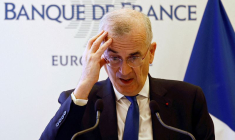 PHOTO DE FICHIER : Le gouverneur de la banque centrale française, Villeroy de Galhau, tient une conférence de presse sur l'état de l'économie