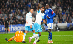 Marseille menotte Strasbourg et passe leader de Ligue 1