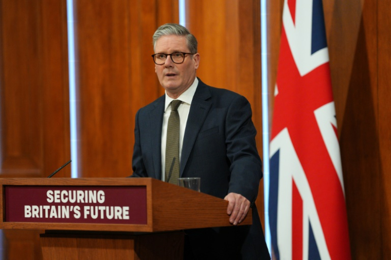 Le Premier ministre britannique Keir Starmer lors d'une déclaration à Downing Street à l'occasion de l'adoption par le Parlement d'une loi d'urgence visant à prendre le contrôle de British Steel, le 11 avril 2025 à Londres ( POOL / Carl Court )