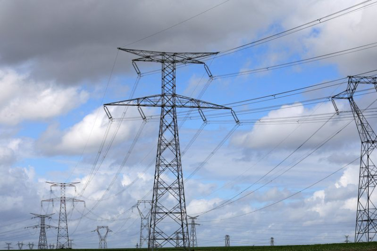 Des lignes électriques à haute tension en France