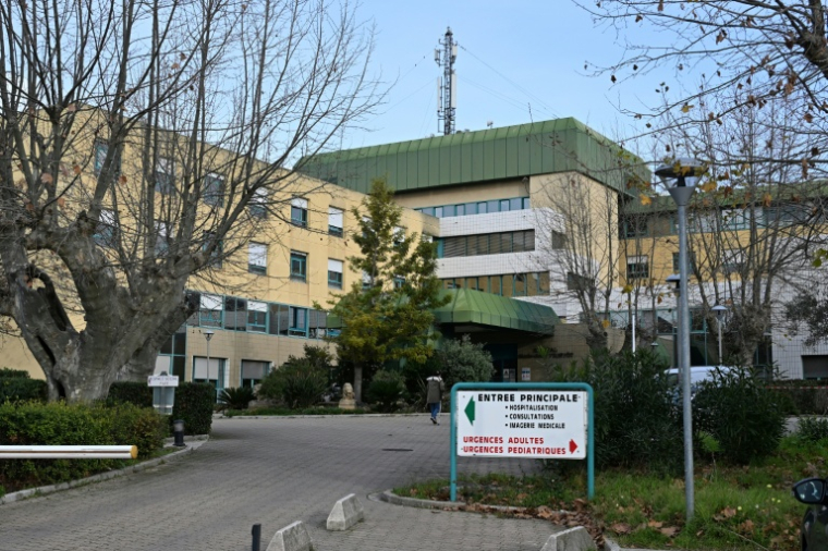 L'entrée principale de l'hôpital d'Hyères, le 5 janvier 2026 ( AFP / Miguel MEDINA )