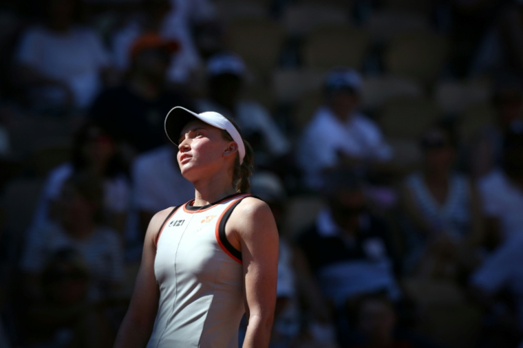 La Kazakhstanaise Elena Rybakina lors de sa défaite au 2e tour de Roland-Garros contre l'Ukrainienne  Yuliia Starodubtseva, le 27 mai 2026 ( AFP / ALAIN JOCARD )