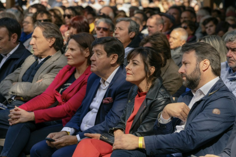 HeadLa présidente du conseil régional d'Occitanie, Carole Delga (2e d) et le sénateur socialiste Patrick Kanner (c) lors de la 5e édition des "Rencontres de la Gauche" à Bram, le 27 septembre 2025 dans l'Aude ( AFP / Idriss BIGOU-GILLES )