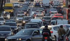 Une rue agitée lors d'un pic de pollution de l'air, à Belgrade
