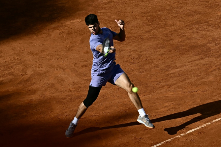 L'Espagnol Carlos Alcaraz lors de la finale du Masters 1000 de Rome remportée face à l'Italien Jannik Sinner le 18 mai 2025 ( AFP / Filippo MONTEFORTE )