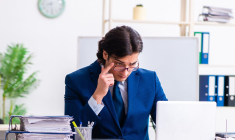 (Le pont de Pâques va bloquer certains paiements : il est temps d'anticiper vos opérations bancaires - Crédit photo : Adobe Stock)