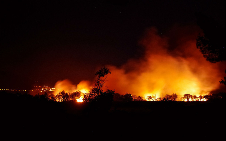 Un homme a réclamé plus de 16 000 euros aux pompiers après un incendie qui a ravagé une partie de son jardin. (illustration) (valtercirillo / PixabayVALTERCIRILLO / PIXABAY)