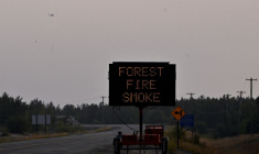 Un feu de forêt canadien menace des villes, le gouvernement ordonne des évacuations