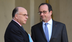 Bernard Cazeneuve et François Hollande, le 7 décembre 2016, à Paris ( AFP / ERIC FEFERBERG )