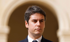 Le Premier ministre français Gabriel Attal assiste à la cérémonie d'hommage national à l'homme politique et amiral français Philippe de Gaulle, à Paris.