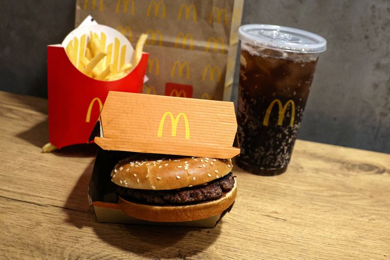 Hamburger McDonald's Quarter Pounder, frites et coca, à New York